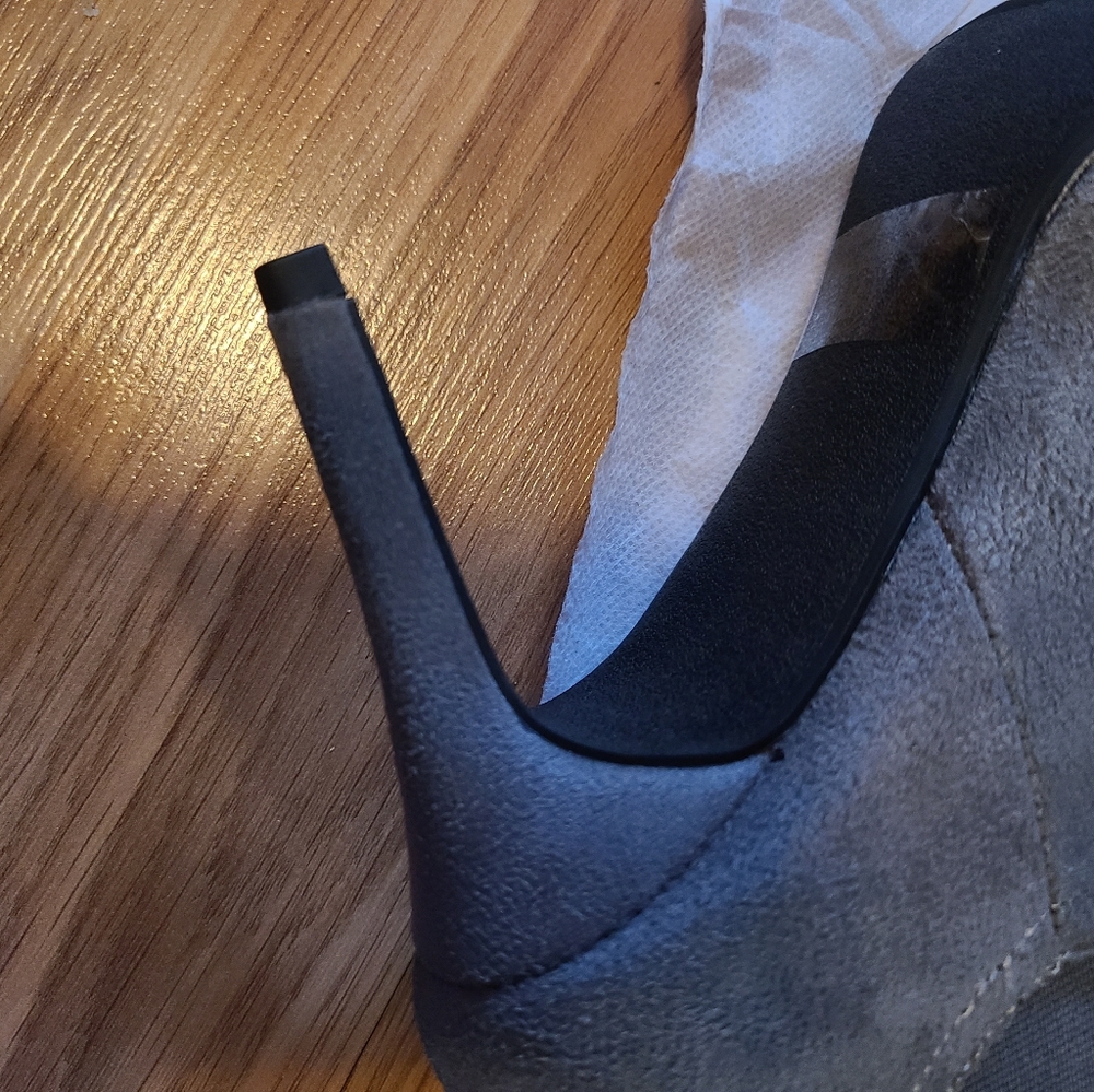 💕 2/$30 Dream Pairs Gray Heeled Booties - size 8 - Picture 4 of 6